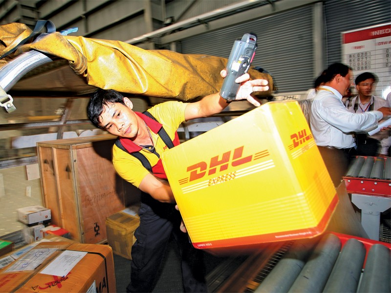 DHL, một trong 30 công ty cung cấp dịch vụ logistics xuyên quốc gia đang hoạt động tại Việt Nam. Ảnh: Lê Toàn