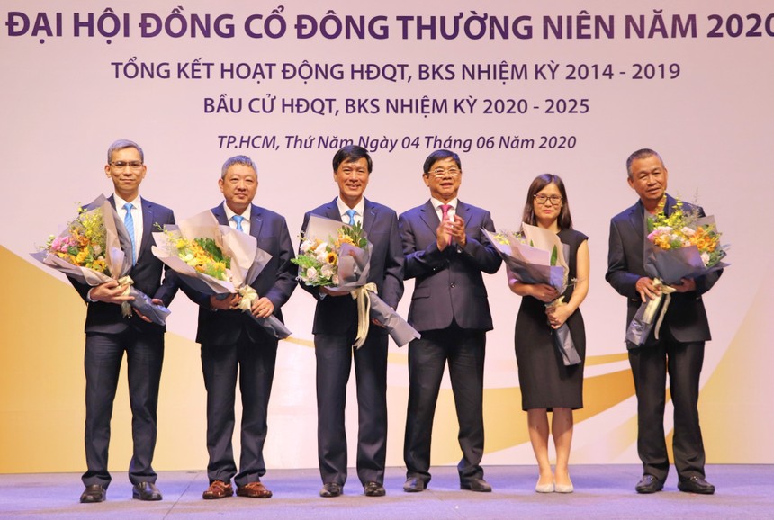 HĐQT SAGS nhiệm kỳ 2020-2025. Ông Đặng Tuấn Tú, sinh năm 1963 (thứ ba từ trái qua) được bầu làm Chủ tịch (Ảnh: HP).