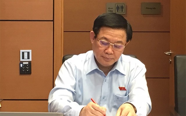 Kết quả thông qua nghị quyết phê chuẩn việc miễn nhiệm chức vụ Phó Thủ tướng Chính phủ đối với ông Vương Đình Huệ để thực hiện nhiệm vụ Bí thư Thành Uỷ Hà Nội có 451/448 vị đại biểu đồng ý.