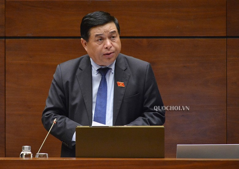 Bộ trưởng Bộ Kế hoạch và Đầu tư Nguyễn Chí Dũng phát biểu tại phiên họp chiều 15/6 của Quốc hội. 