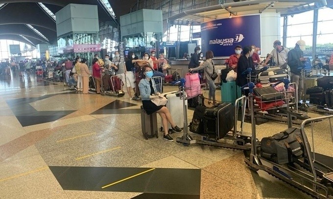 Công dân Việt Nam làm thủ tục về nước tại sân bay ở Malaysia, ngày 5/7. Ảnh: Bộ Ngoại giao.