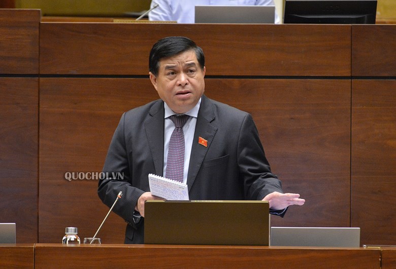 Bộ trưởng Bộ Kế hoạch và Đầu tư Nguyễn Chí Dũng trong một phiên họp toàn thể của Quốc hội.