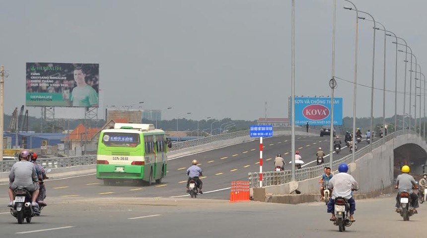 Cầu vượt Tân Vạn- một hạng mục trong Dự án BOT cầu Đồng Nai mới.