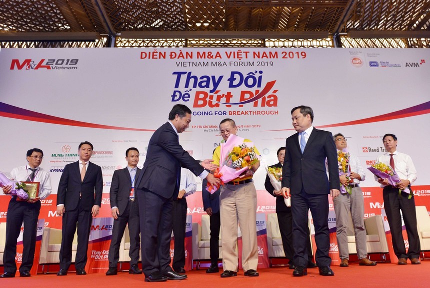 Ông Lê Văn Quang, Chủ tịch Minh Phú nhận giải