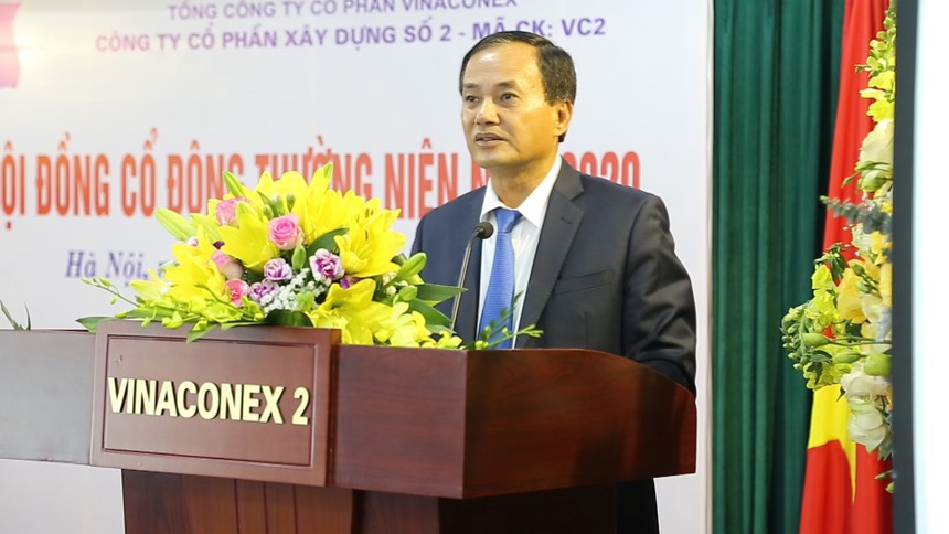 Ông Đỗ Trọng Quỳnh, Chủ tịch VC2 trao đổi với các cổ đông