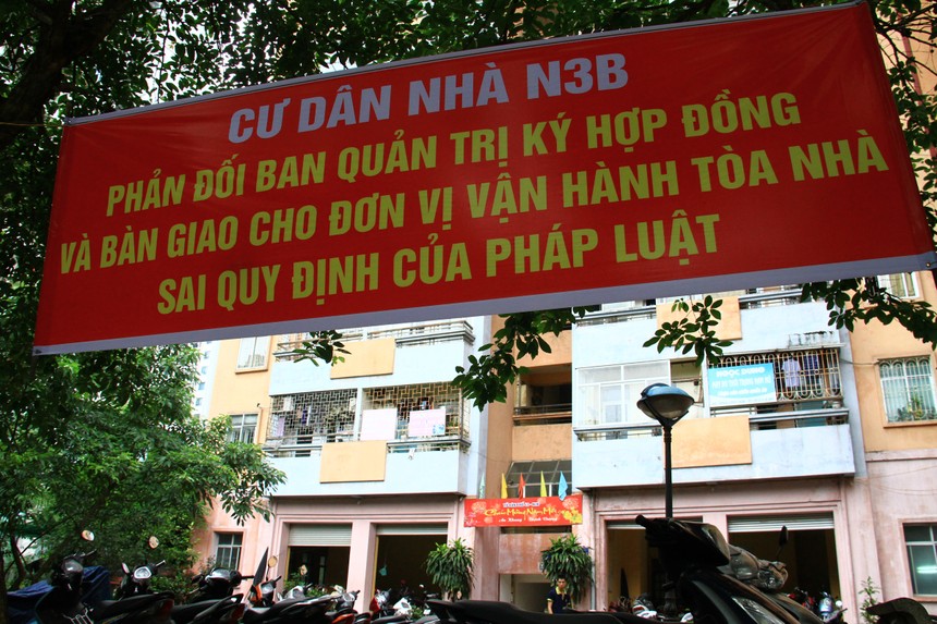 Cư dân N3B đang rất bức xúc với cách hành xử của Ban Quản trị. Ảnh: Thành Nguyễn.