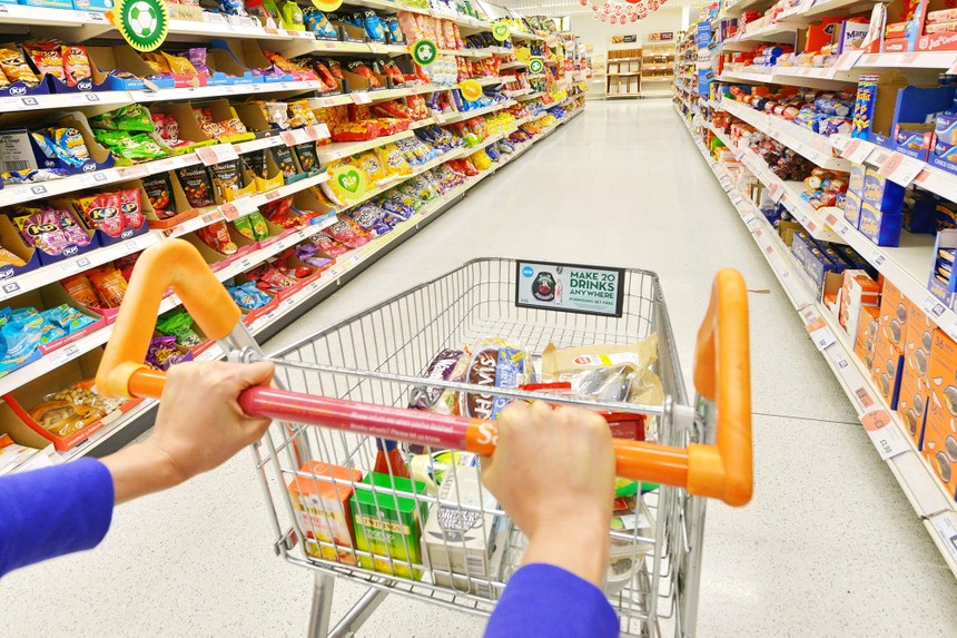 Lượng khách hàng đến các cửa hàng, trung tâm mua sắm giảm mạnh. Ảnh: Shutterstock.