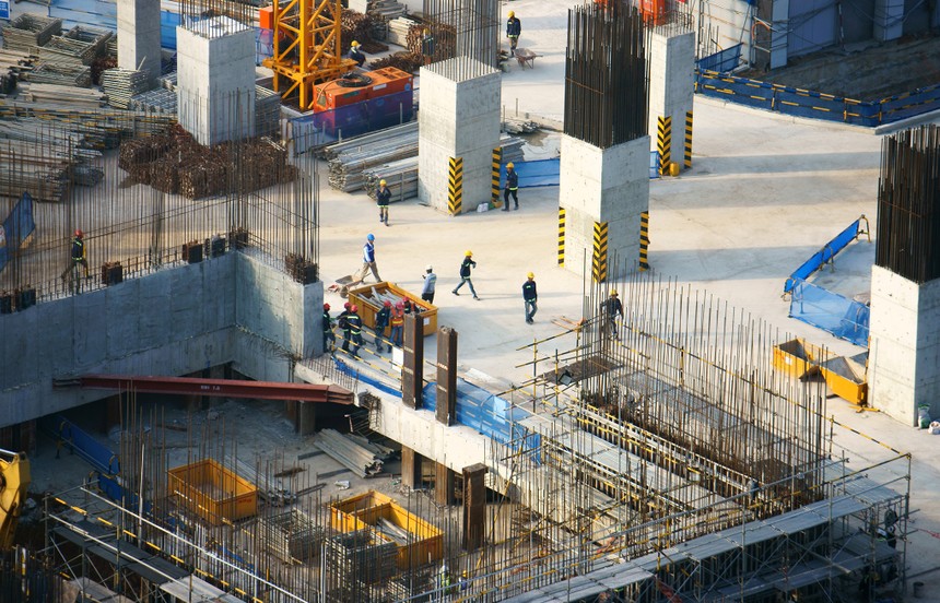 Ngành xây dựng đang là ngành thu hút nhiều lao động và có đóng góp quan trọng cho nền kinh tế. Ảnh: Shutterstock.