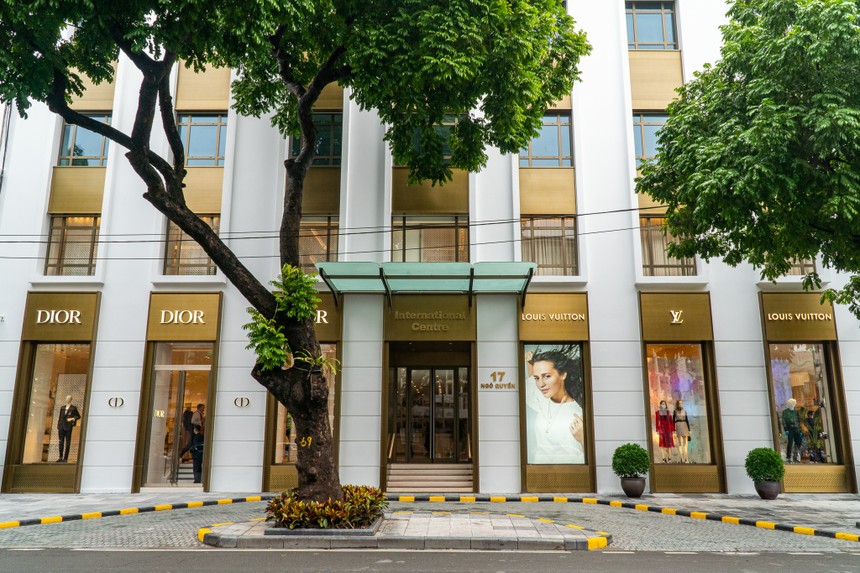 Cửa hàng mới của 2 thương hiệu LV & Dior tại Hà Nội mới được khai trương.
