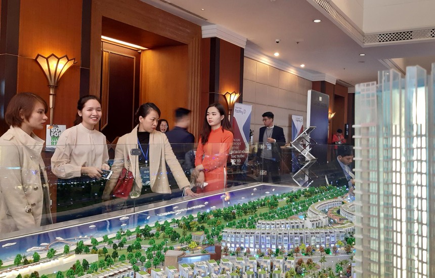 Đề xuất bắt buộc giao dịch bất động sản qua sàn giao dịch đang thu hút sự chú ý của toàn thị trường. Ảnh: Thành Nguyễn.