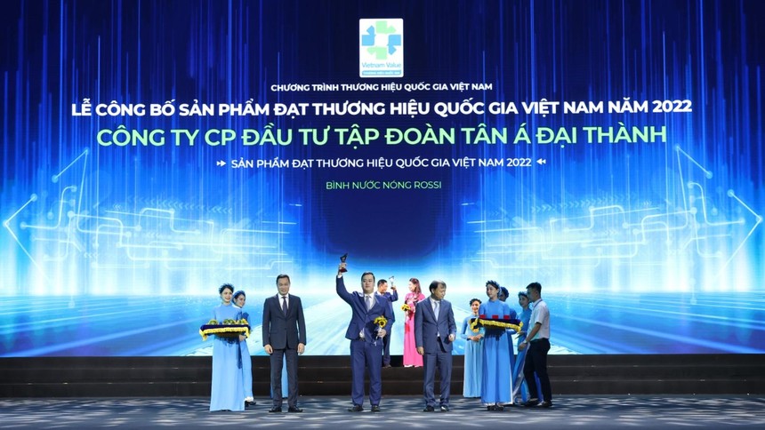 Đại diện Tập đoàn Tân Á Đại Thành tại Lễ công bố sản phẩm đạt Thương hiệu quốc gia Việt Nam lần thứ 8. 