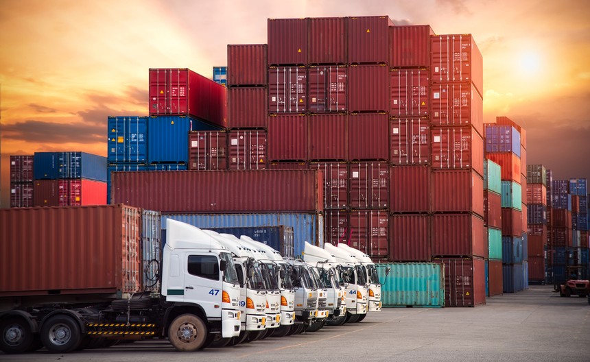Người dân thế giới thắt chặt chi tiêu làm ảnh hưởng đáng kể đến đà "hưng phấn" của ngành logistics. Ảnh: Shutterstock.