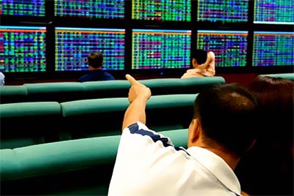 Thị trường tài chính 24h: Bên giữ cổ phiếu sợ “hớ”
