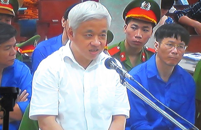 Bị cáo Nguyễn Đức Kiên tại Tòa trong phiên xét xử ngày 22/5 (ảnh chụp qua màn hình)