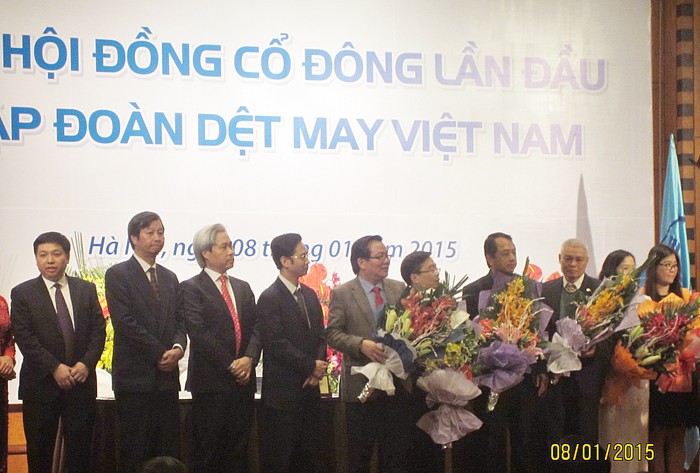 Ban lãnh đạo mới của Vinatex (ông Trần Quang Nghị, Chủ tịch HĐQT, người đứng thứ 5 từ trái sang)