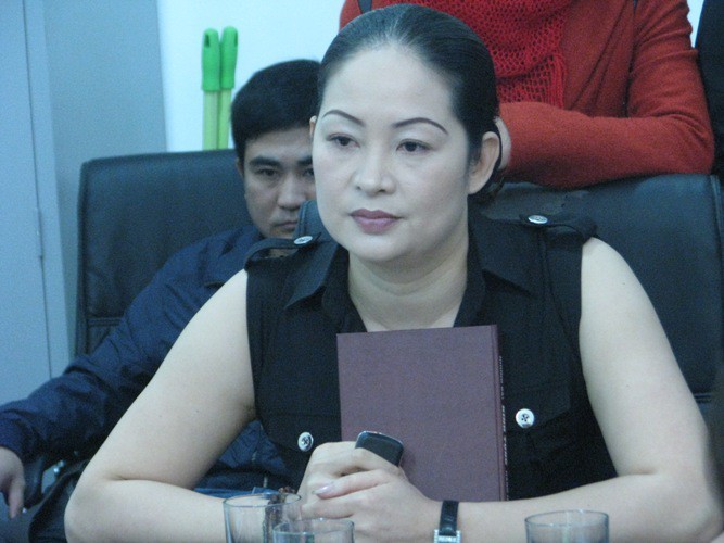 Bà Bùi Kim Liên trong cuộc làm việc với nhà đầu tư góp vốn tại dự án Chung cư Binh đoàn 12 năm 2012  khi Thuận Thành vi phạm cam kết (ảnh:giaoduc.net)