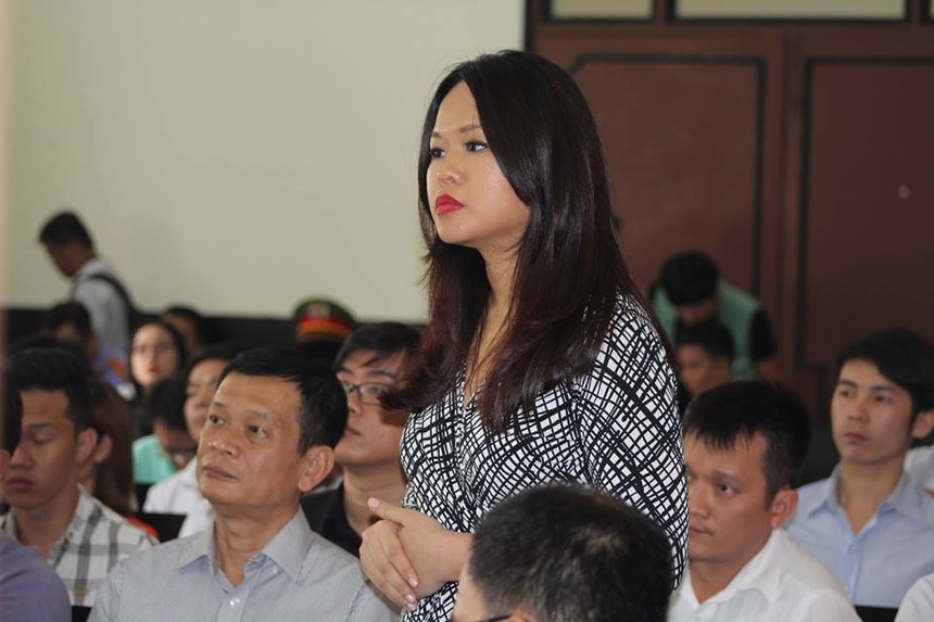 Bà Trần Ngọc Bích, con gái của Chủ tịch Tân Hiệp Phát Trần Quý Thanh tại Tòa 