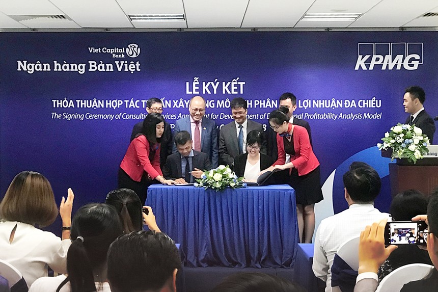Ngân hàng Bản Việt ký kết xây dựng mô hình phân tích lợi nhuận đa chiều với KPMG