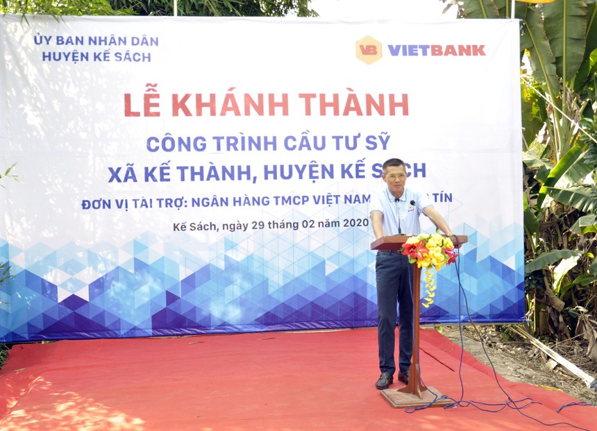 Người dân xã Kế Thành vui mừng khánh thành cầu Tư Sỹ do Vietbank tài trợ