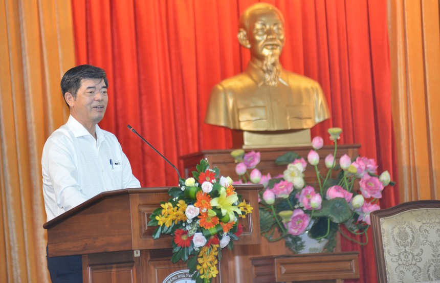 Ông Thái Bá Cần, Phó tổng giám đốc Tập đoàn giáo dục Nguyễn Hoàng phát biểu tại hội nghị