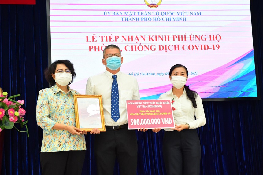 Ngày 09/06/2021, đại diện Eximbank trao 500 triệu đồng trao cho Ủy ban Mặt trận Tổ quốc Việt Nam – TP.HCM