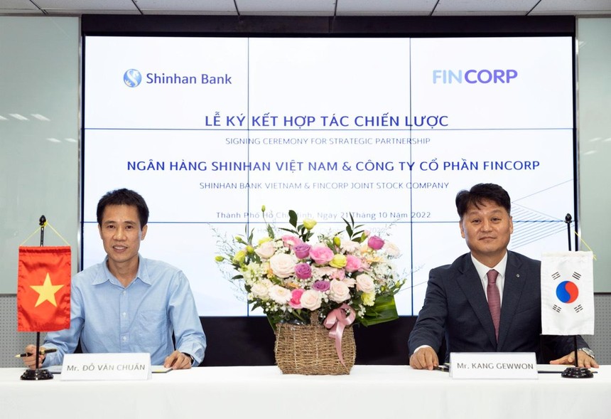 Ngân hàng Shinhan Việt Nam ký hợp tác với Fincorp
