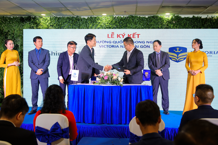 Ngân hàng Shinhan ký hợp tác chiến lược với trường Quốc tế Song ngữ Victoria Nam Sài
