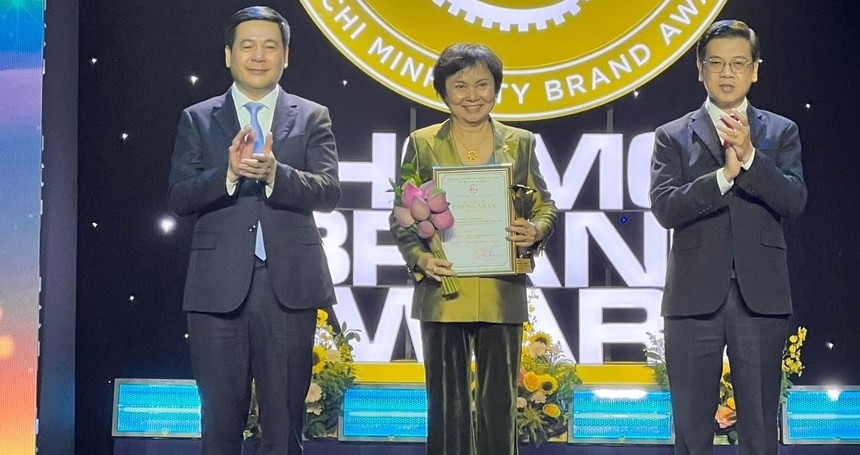 PNJ là một trong những doanh nghiệp vinh dự đón nhận Giải thưởng Thương Hiệu Vàng từ UBND Thành phố