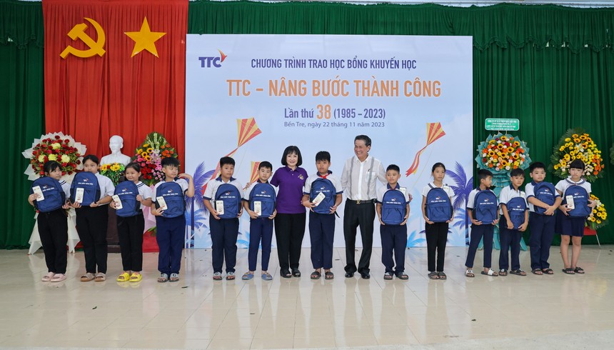 Năm 2023, TTC trao tặng học bổng cho 563 em học sinh tại 10 trường Tiểu học, Trung học cơ sở, Trung học phổ thông thuộc huyện Mỏ Cày Nam và Mỏ Cày Bắc, tỉnh Bến Tre