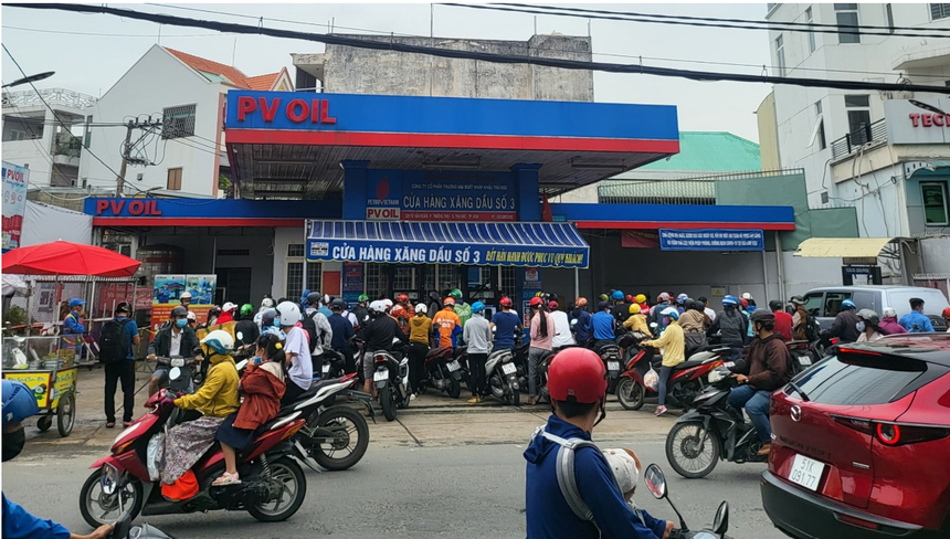 Hoạt động bán hàng bình thường tại các cây xăng PVOIL trên địa bàn TP. Hồ Chí Minh vào sáng ngày 10/10/2022
