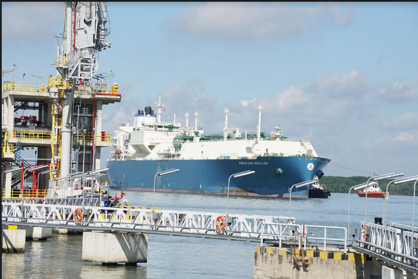 Lần đầu tiên trong lịch sử, tàu nhập khẩu LNG đã cập bến Thị Vải sáng ngày 10/7