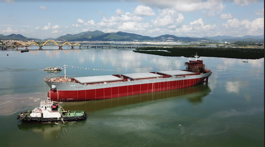 Hòa Phát (HPG) hạ thủy tàu HPS-01 tải trọng 24.500 tấn