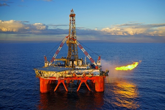 Giá dầu đã xuống 30 USD/thùng, kịch bản nào cho kinh tế 2016?