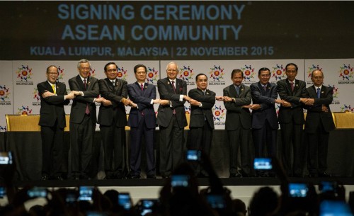 Lãnh đạo 10 nước thành viên ASEAN ký vào tuyên bố thành lập cộng đồng ASEAN ngày 22/11/2015