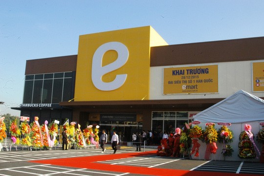 Emart, nhà bán lẻ Hàn Quốc, khai trương siêu thị tại Gò Vấp, TP.HCM vào tháng 12/2015. Ảnh: nld.com.vn