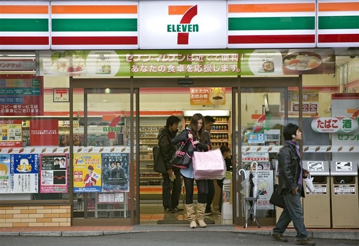 7-Eleven là chuỗi cửa hàng tiện lợi nổi tiếng bậc nhất thế giới với khoảng 38.000 cửa hàng ở bên ngoài Nhật Bản.