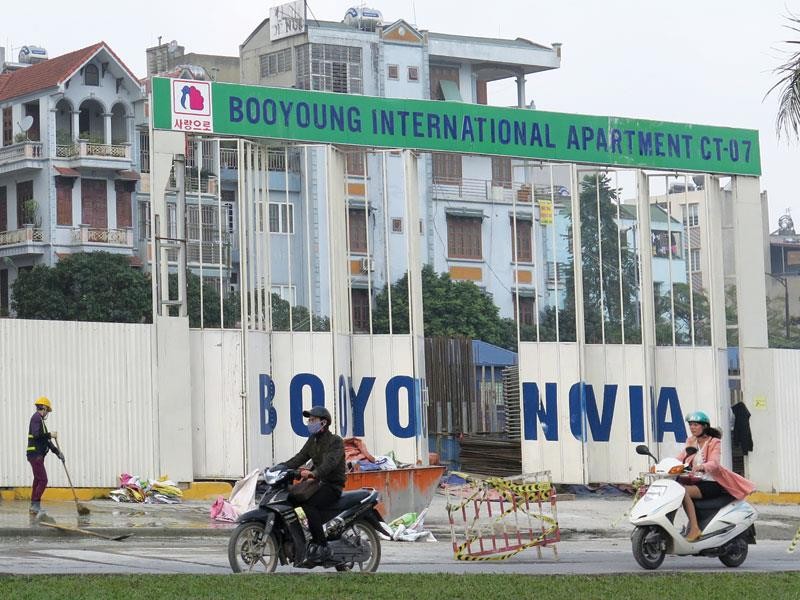 Lô đất ký hiệu CT-07 có tiến độ xây dựng khẩn trương nhất trong số 6 lô đất xây dựng Khu chung cư quốc tế Booyoung Vina. Ảnh: Quang Hà