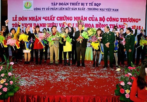 Một buổi lễ hoành tráng của Liên kết Việt