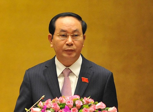 Chủ tịch nước Trần Đại Quang đọc tờ trình. Ảnh: Giang Huy