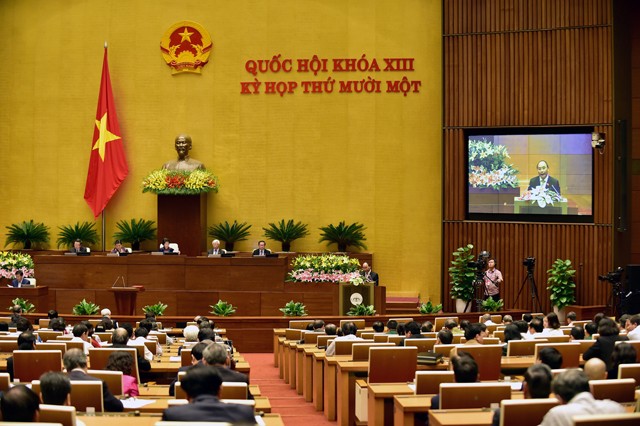 Thủ tướng Chính phủ Nguyễn Xuân Phúc trình Quốc hội phê chuẩn việc miễn nhiệm một số Phó Thủ tướng Chính phủ, một số Bộ trưởng và thành viên khác của Chính phủ. Ảnh VGP/Nhật Bắc