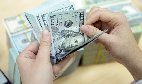 Hàng tỷ USD “chảy” ra nước ngoài: bẫy thanh khoản hay là bình thường?
