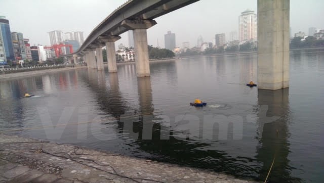 Hồ Hoàng Cầu (quận Đống Đa, Hà Nội) sau khi khắc phục xong tình trạng cá chết trắng hồ vào ngày 8/6. (Ảnh: Minh Nghĩa/Vietnam+)