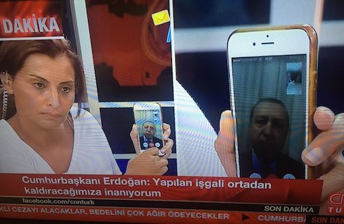 Ông Erdogan phát biểu trên truyền hình qua ứng dụng FaceTime. Ảnh: Ceylan Yeginsu.