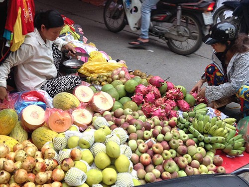 Rau quả có nguồn gốc Trung Quốc được tiêu thụ rất nhiều tại các chợ truyền thống, chợ tự phát