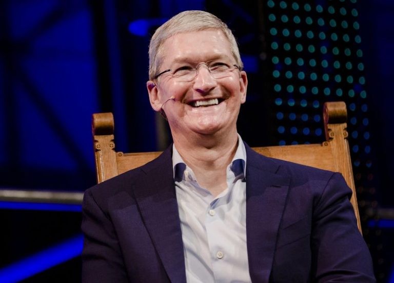 Sau 5 năm làm CEO của Apple, Tim Cook kiếm được số cổ phiếu trị giá 373 triệu USD tính theo giá thị trượng ngày hôm qua