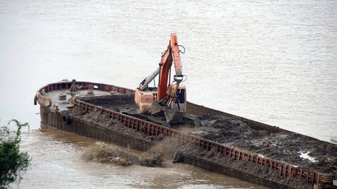 Phó thủ tướng chỉ đạo điều tra việc xả thải xuống sông Hồng
