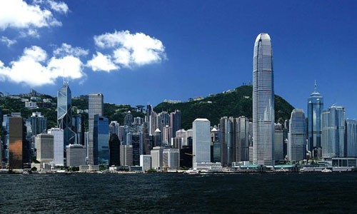 Hong Kong lập kỷ lục mới về giá thuê văn phòng cao cấp, đạt 302 USD mỗi m2 một năm, tăng 13% trong 2016, dẫn đầu những thành phố có giá văn phòng đắt nhất toàn cầu. Ảnh: Arabian Business