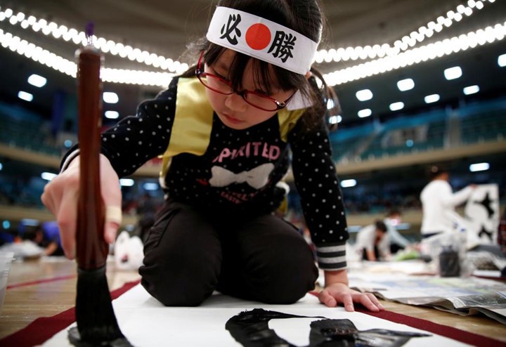 Hơn 5.000 thí sinh thi tài viết thư pháp ở Nhật Bản