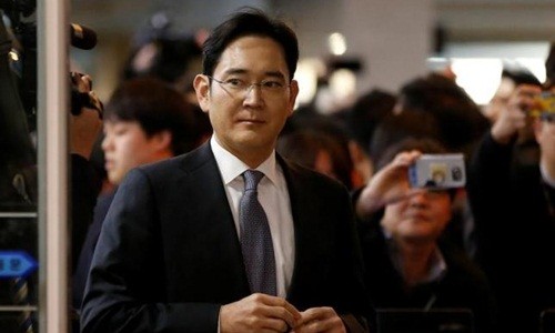 Ông Lee Jae-yong trước phiên điều trần tại Quốc hội tháng 12/2016. Ảnh: Reuters