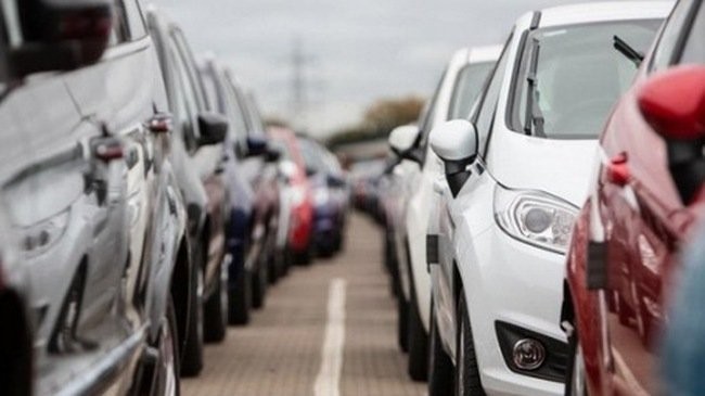 Ôtô nhập khẩu dưới 9 chỗ ngồi tăng vọt do thuế giảm.